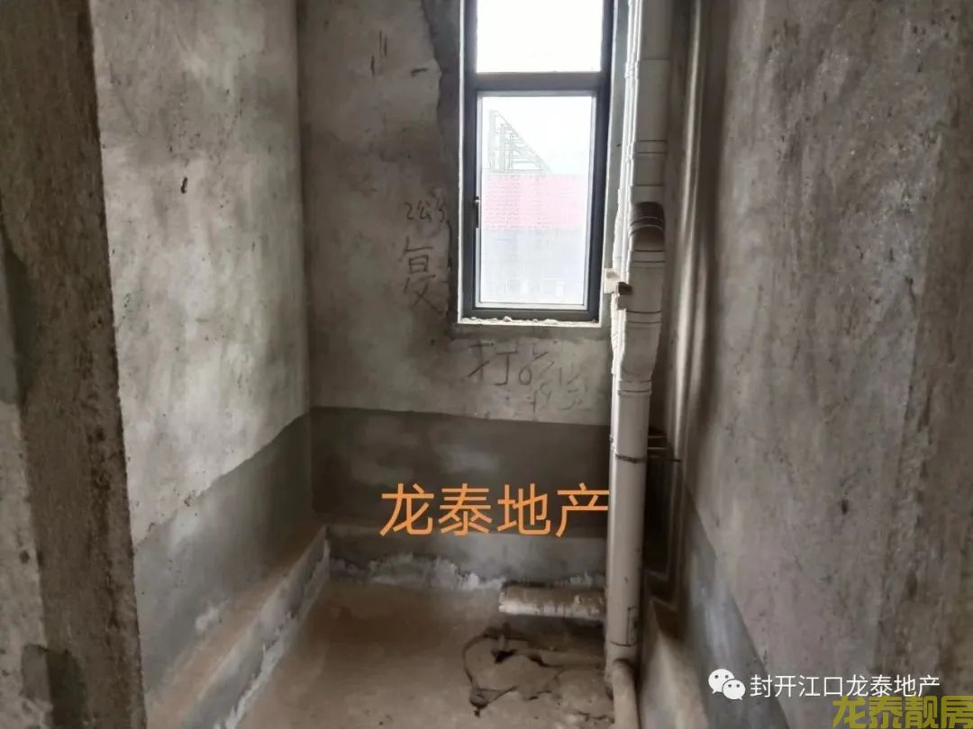 香槟一号电梯8楼毛坯4房