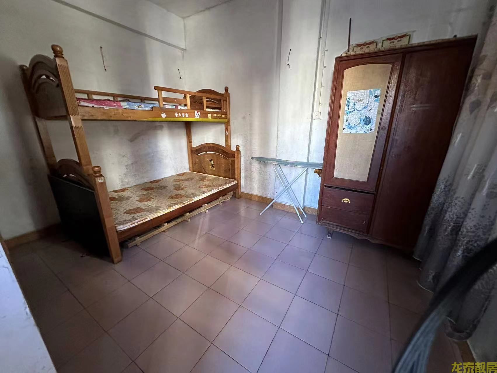 老城区大塘步梯四楼