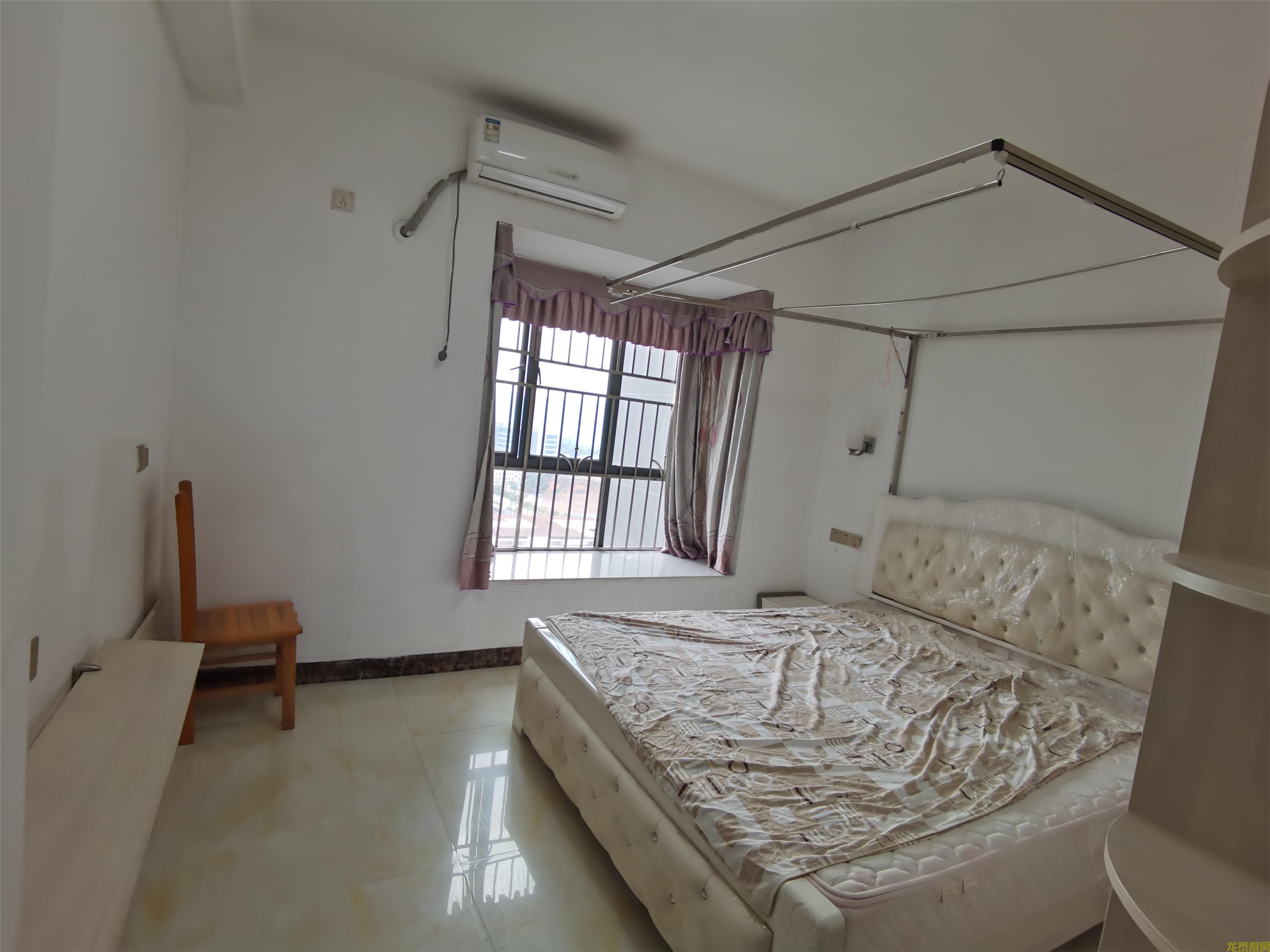 香槟一号电梯精装靓层4房