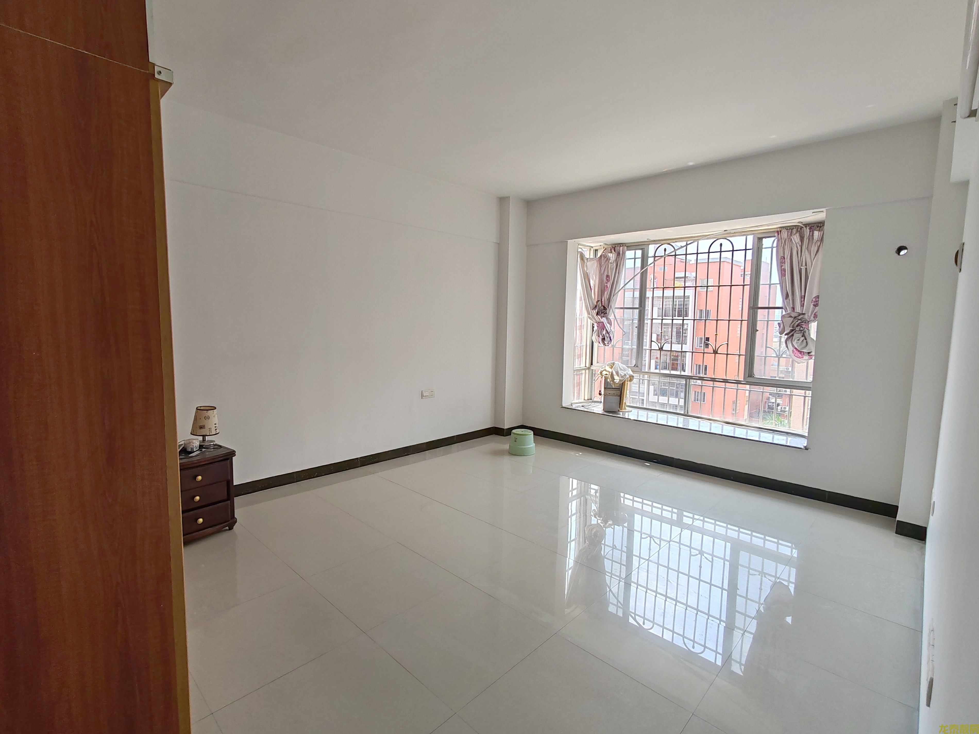 广信新城步梯7楼大户型