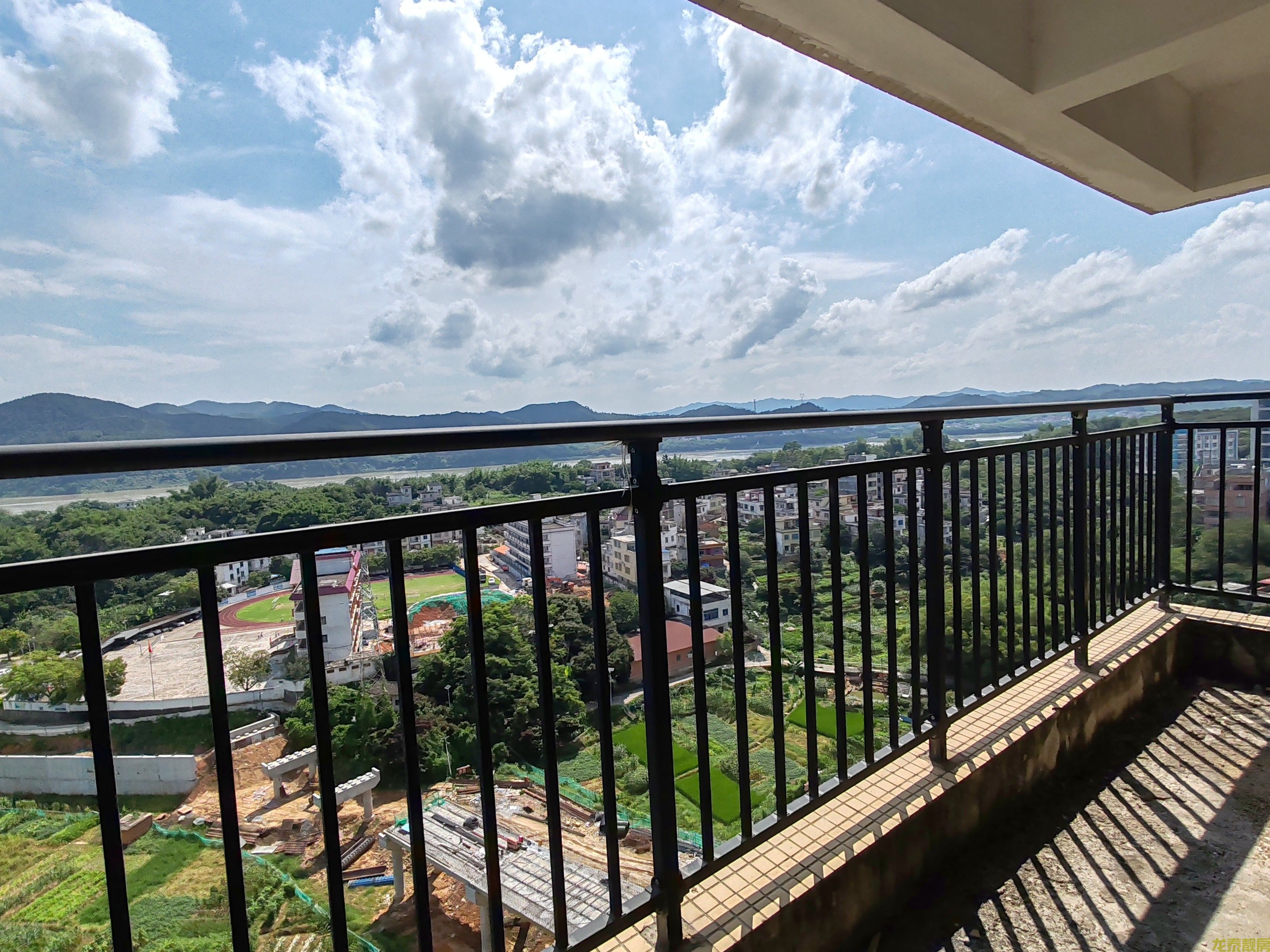 盛世商贸城电梯江景房