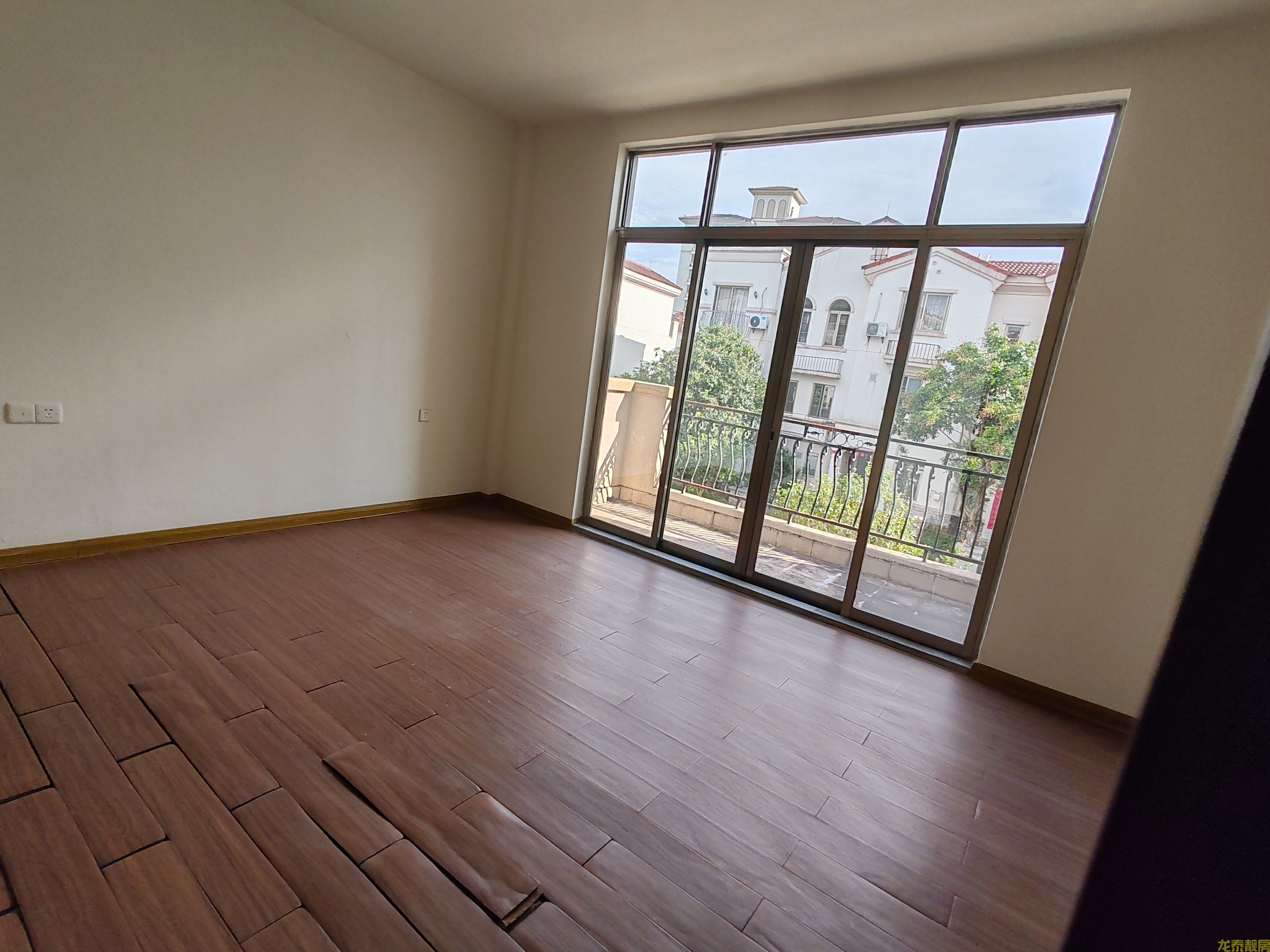 碧桂园别墅200多平精装未入住过