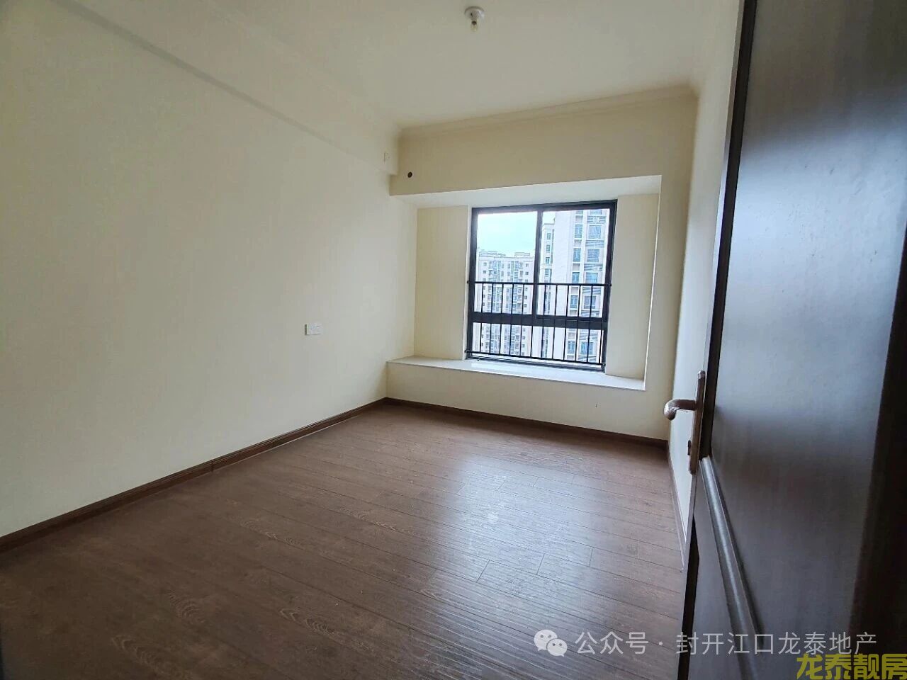 豪园一梯一户南北对流精装新房