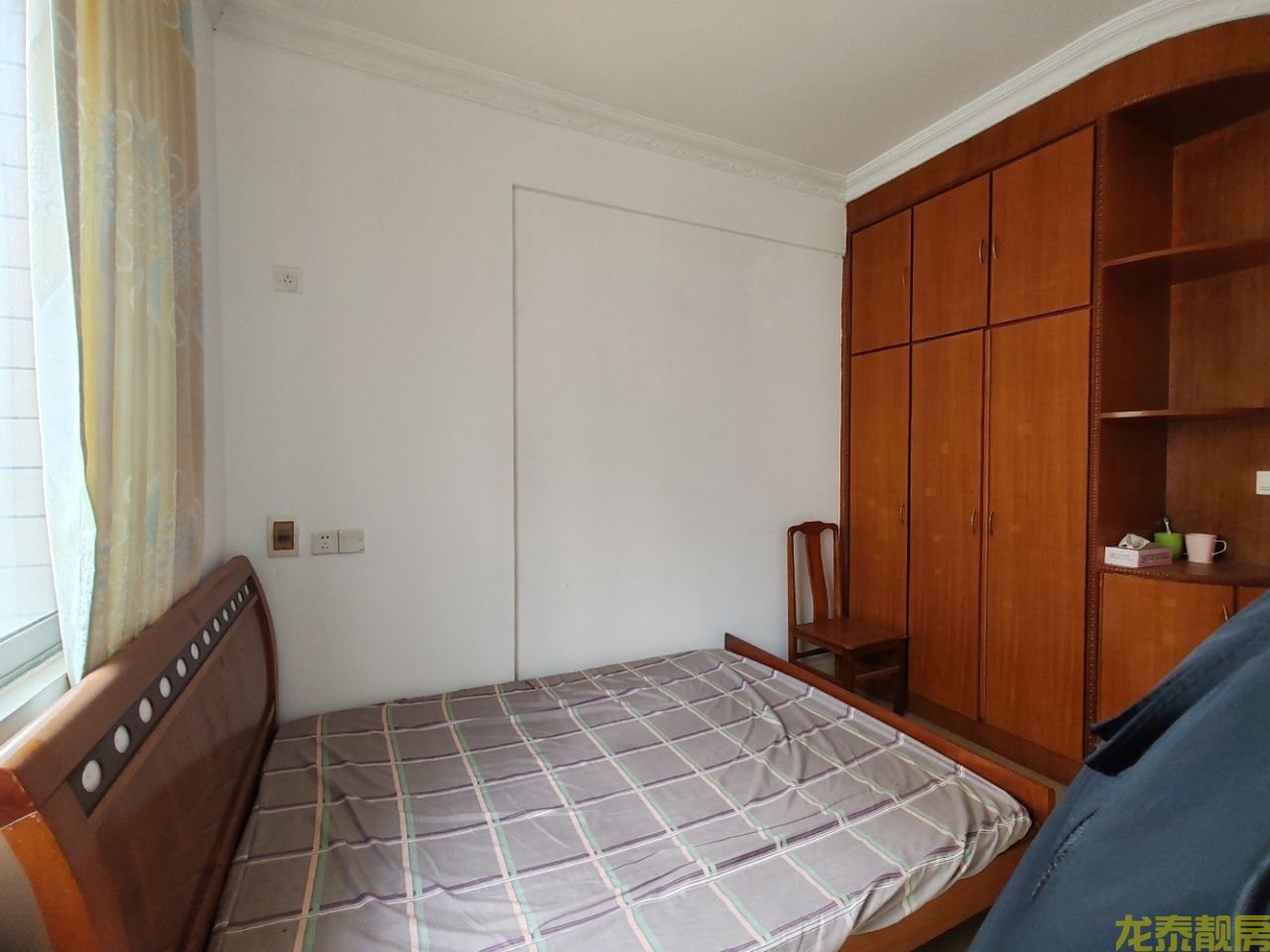 老城区繁华地段旧武装部，二小旁步梯四房