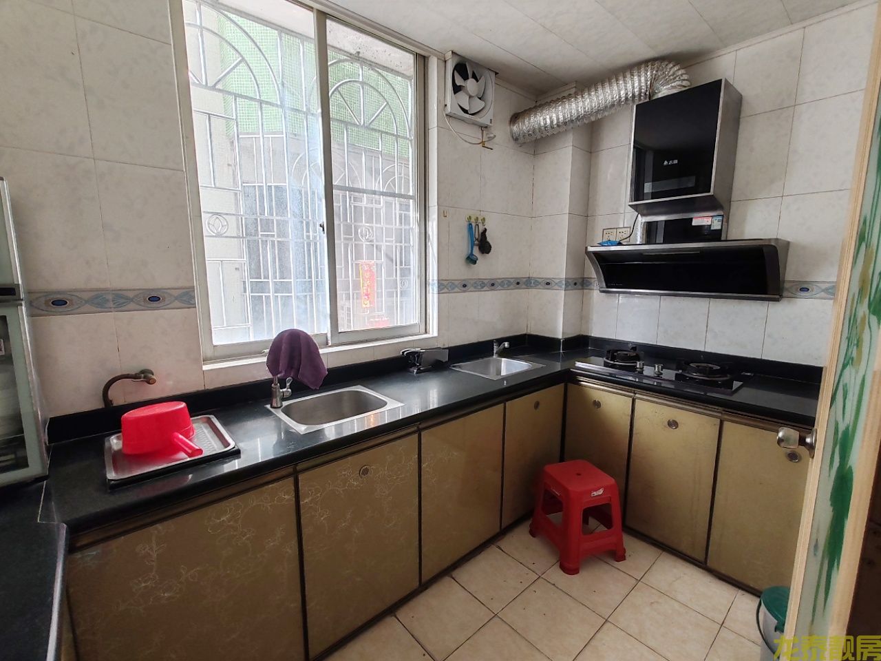 老城区繁华地段旧武装部，二小旁步梯四房