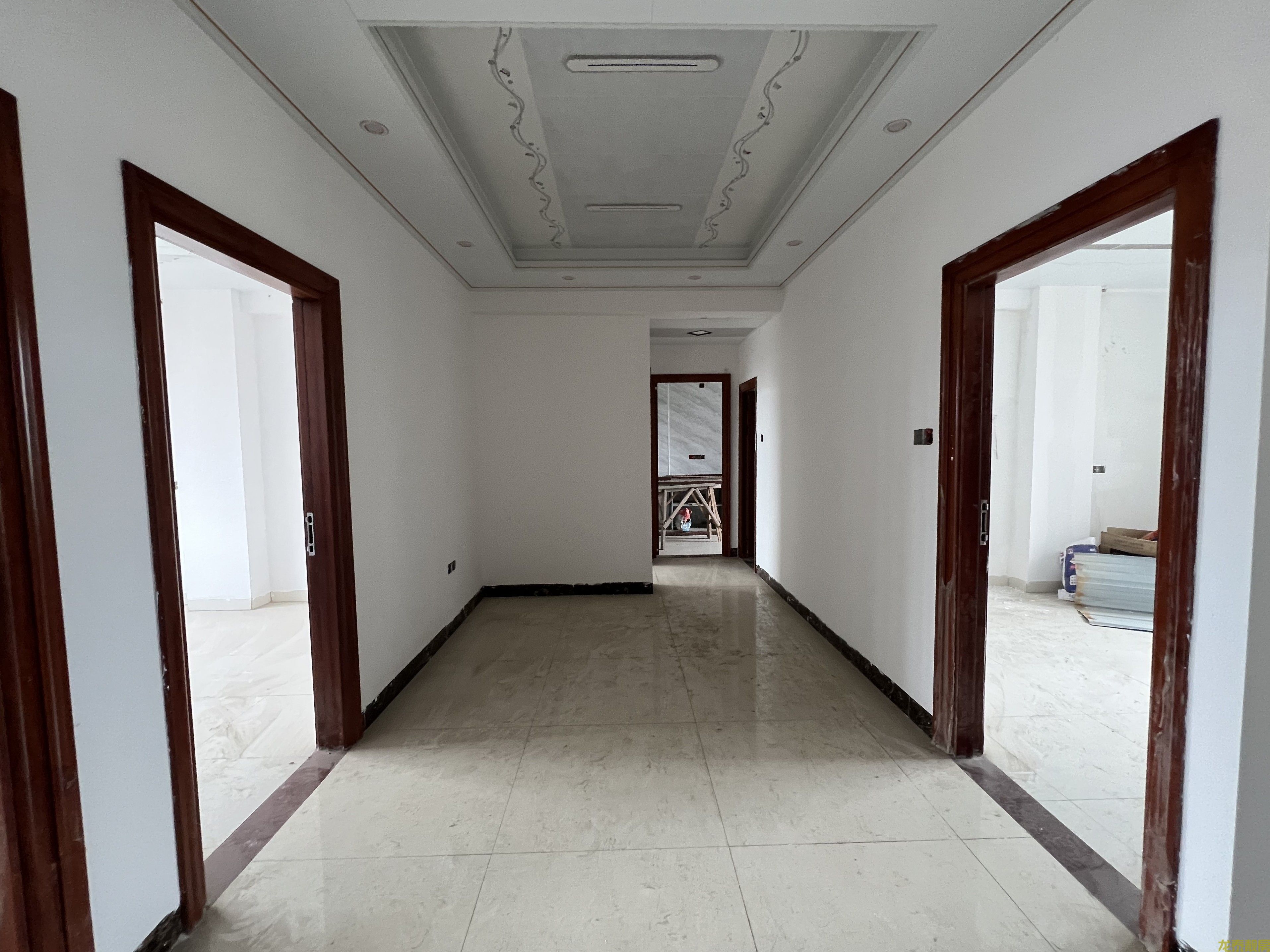 封川车站旁.步梯6楼4房，全新精装，即买即入住